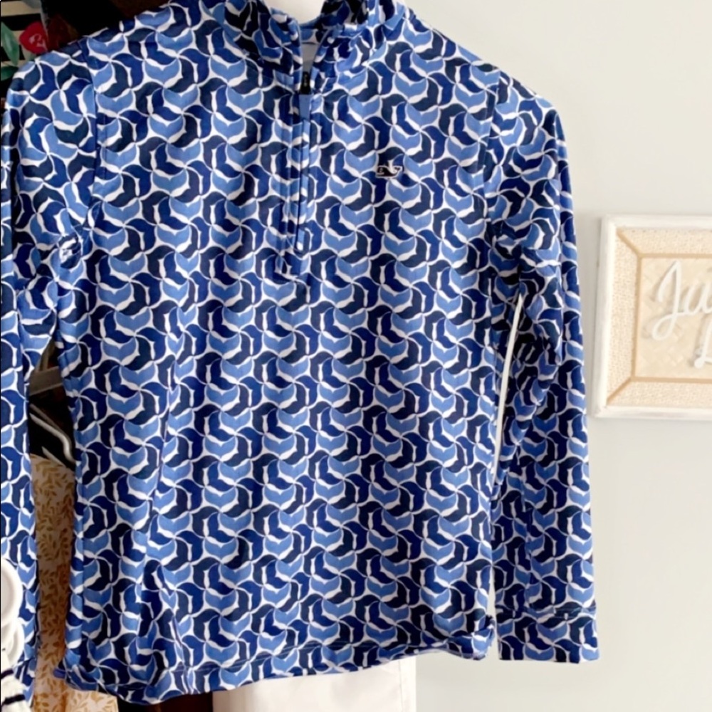 10/12 vineyard vines pull over